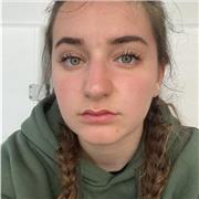 Studentessa impartisce lezioni di spagnolo per chiunque ne abbia bisogno